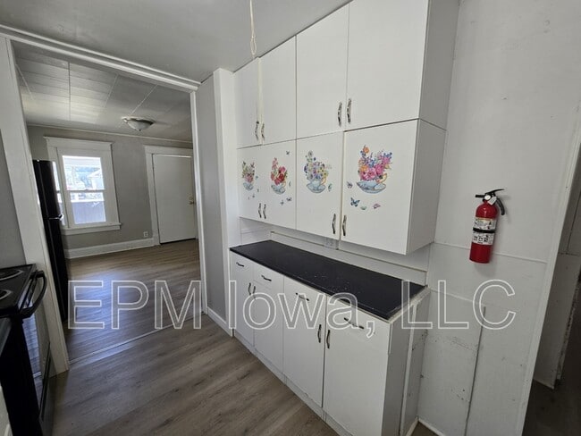 Building Photo - 518 Kern St