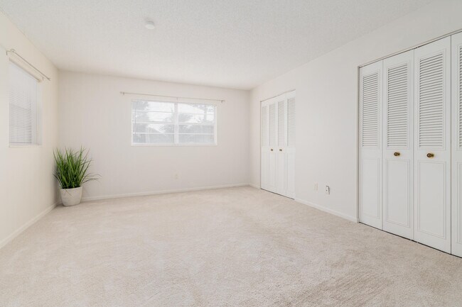 Building Photo - 2950 SE Ocean Blvd