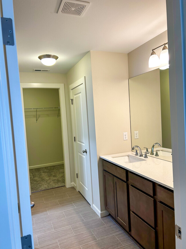 Building Photo - 9291 Candytuft Dr SE
