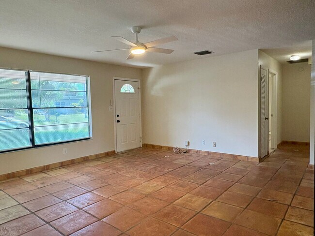 Building Photo - 3/2 Jensen Beach Home with fenced yard and no HOA