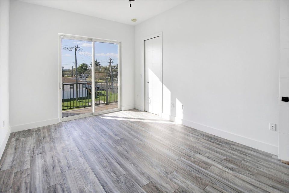 Building Photo - 2004 SW 15th Ave