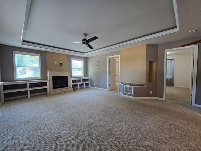 Building Photo - Cute 2 Bedroom Home with Country Feel