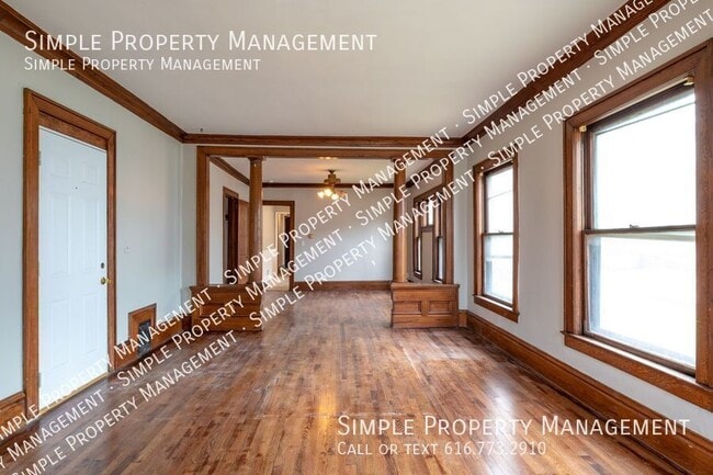 Building Photo - 610 Michigan St NE