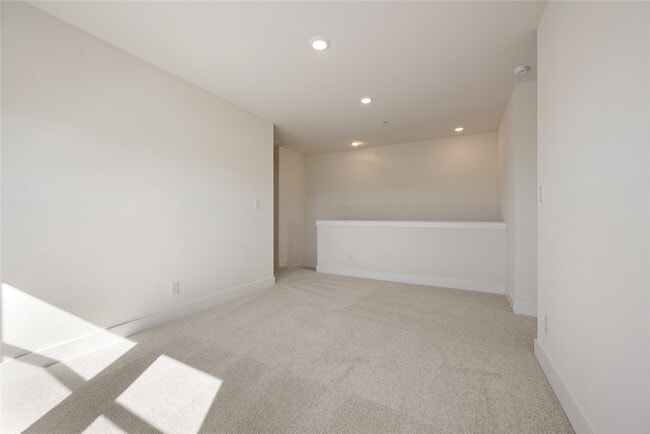 Building Photo - 9601 Dahlia Blvd