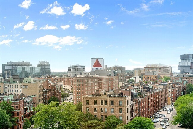 Building Photo - 534 Beacon St