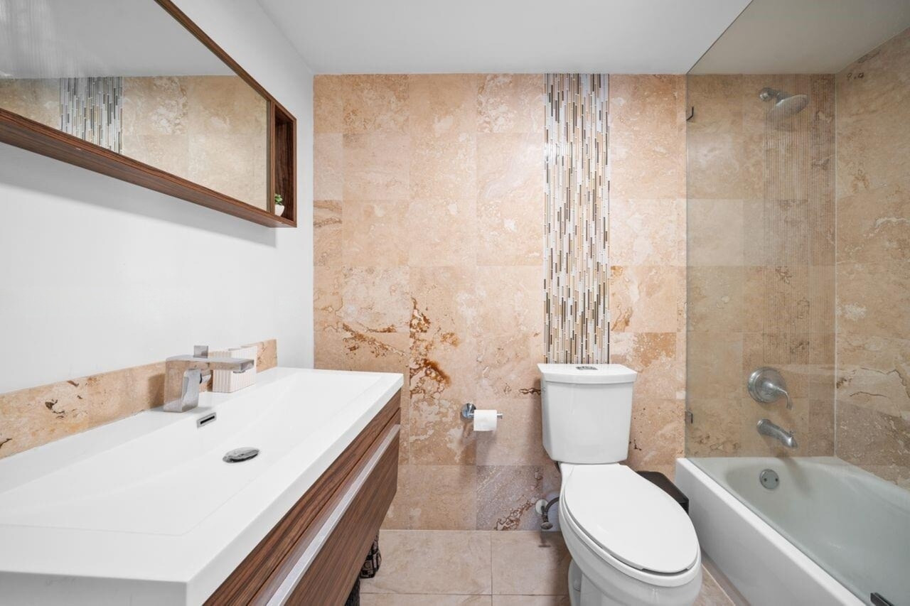 Building Photo - 1228 West Ave