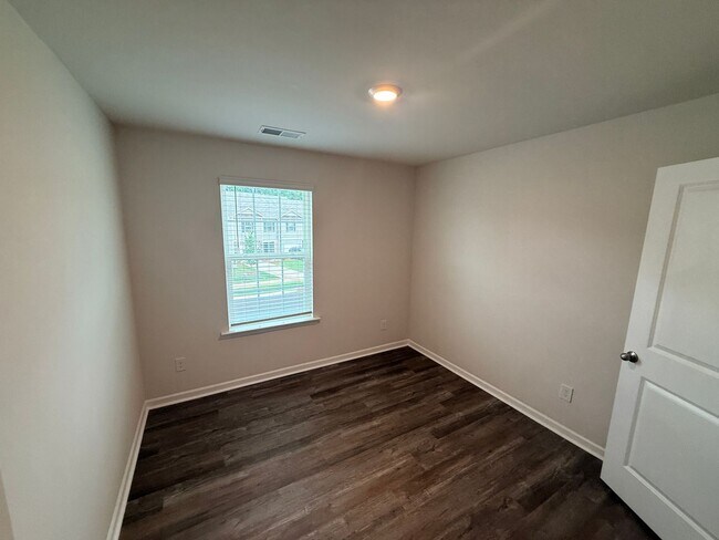 Building Photo - 5167 Hyrule Dr