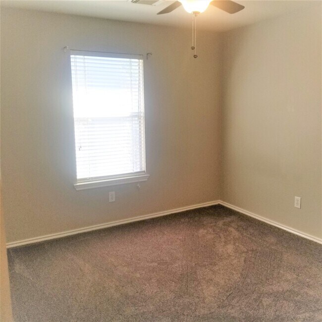 Building Photo - 46 Wineberry Pl