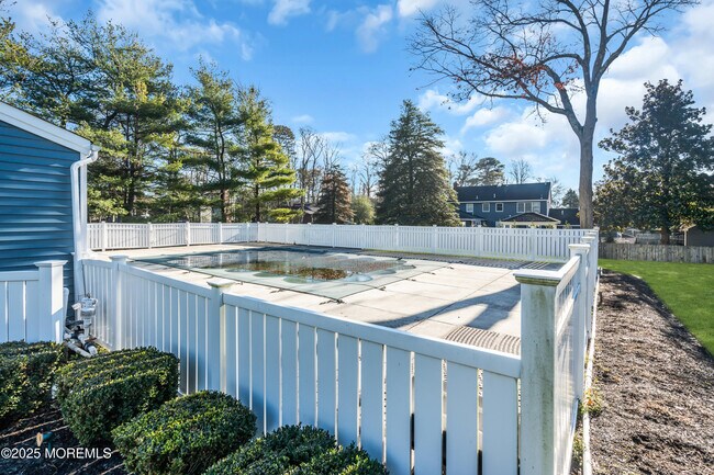 Building Photo - 4 Black Pine Ln