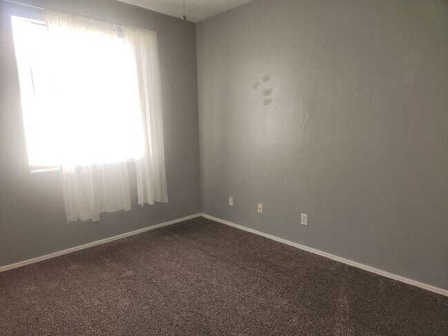 Building Photo - Immaculate Golf Community Home