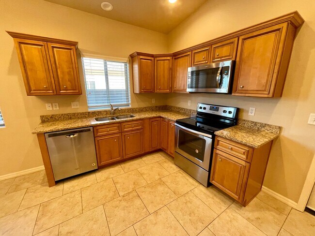 Building Photo - Beautiful 3 Bedroom Home in Central Kingman!