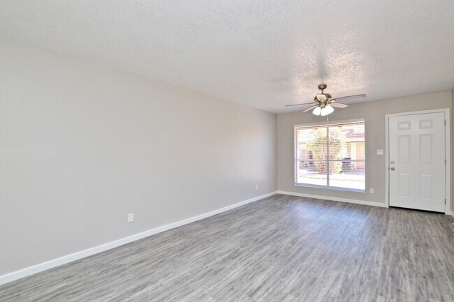 Building Photo - 645 N Arrowhead Dr