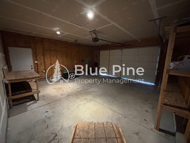 Building Photo - 2803 Mary Dr