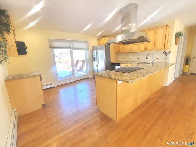 Building Photo - 42 County St