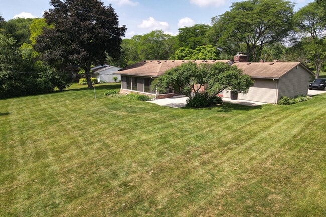 Building Photo - 3672 Middlebury Ln