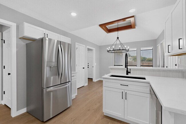 Building Photo - Beautifully Renovated Home In Carrollton Ready For Move-in
