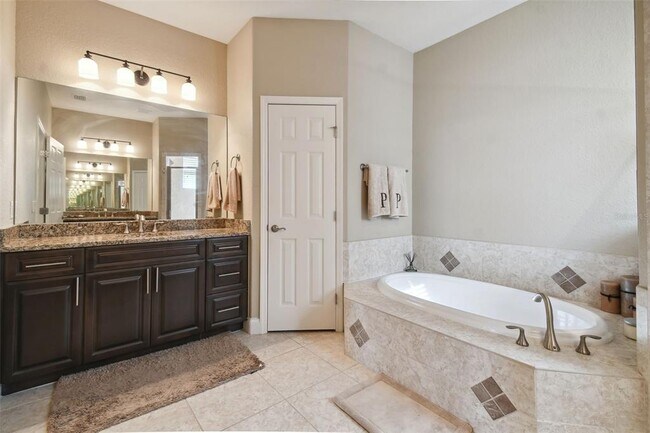 Building Photo - 6841 Bushnell Dr