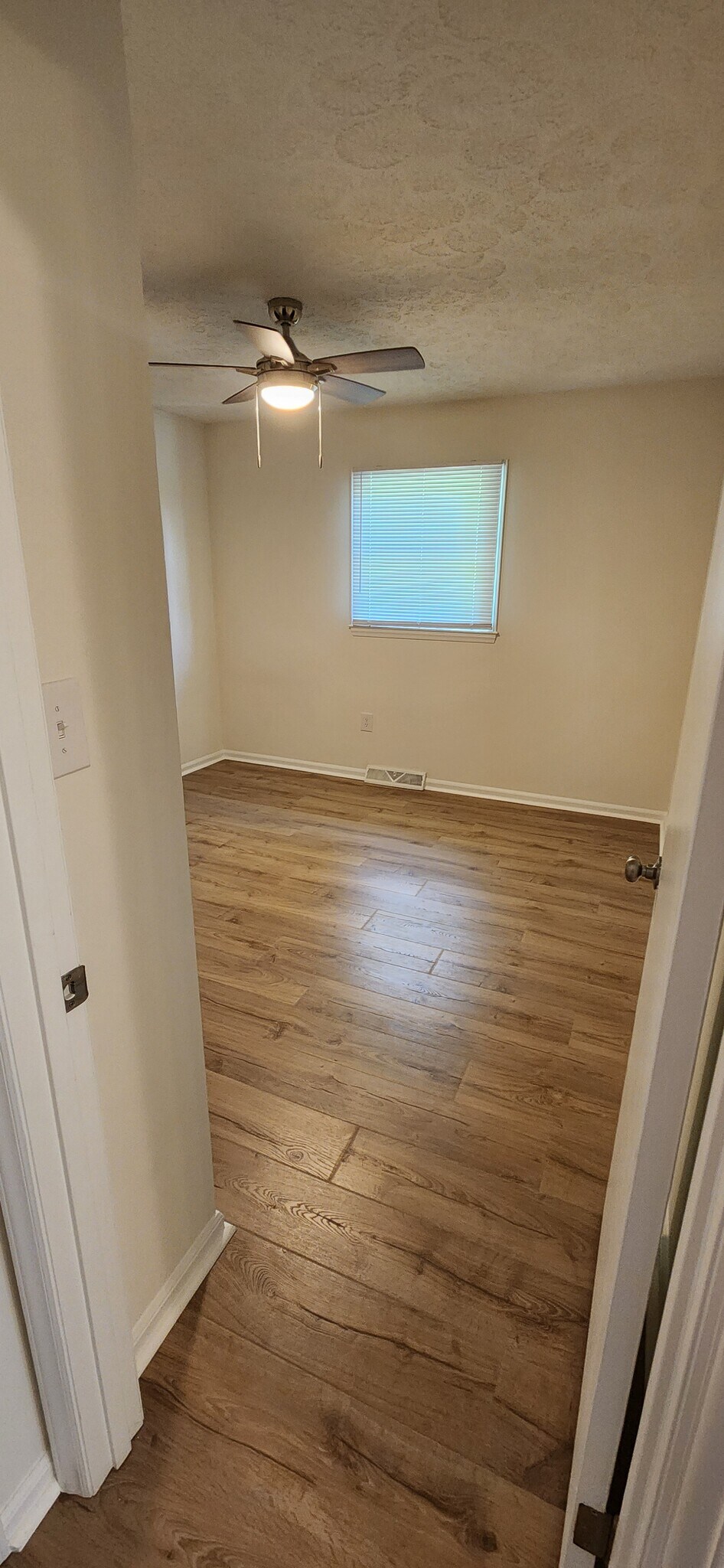 Upstairs Bedroom 2 - 1704 Danbury Dr