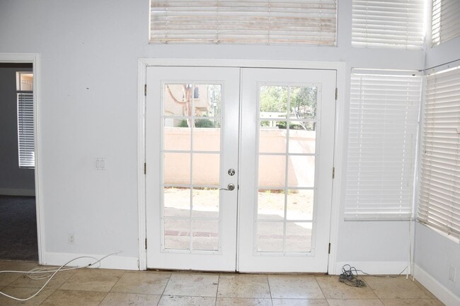 Building Photo - 8215 E White Oak Ridge