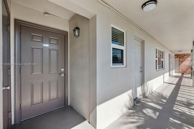 Building Photo - 3111 NE 51st St