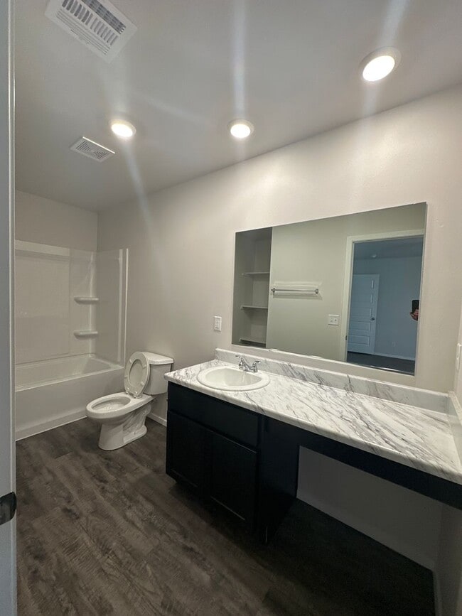 Building Photo - Now Pre-Leasing: Modern 3-Bedroom, 2-Bath Home in Broken Arrow — Available July 14th