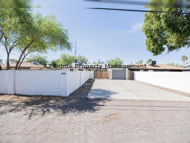 Building Photo - 1808 W Thomas Rd