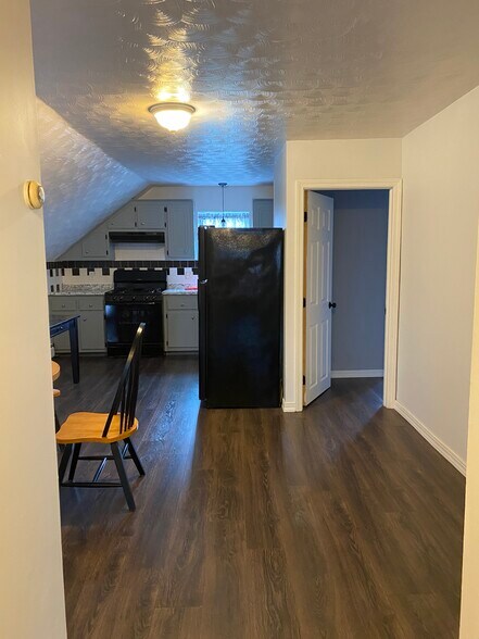 Kitchen - 198 Tecumseh St