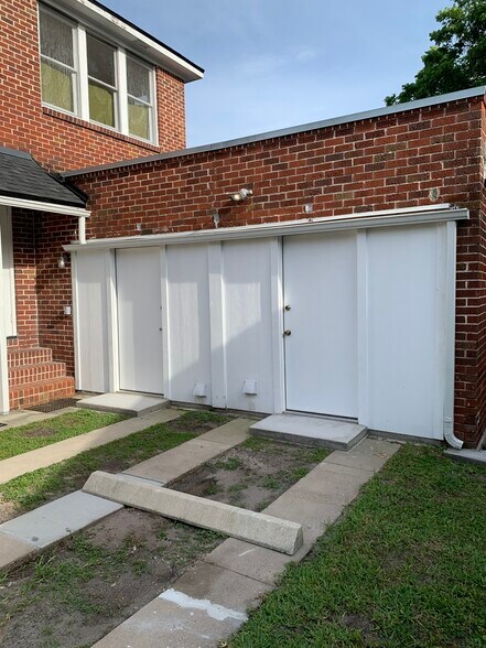 Rear storage - 2604 Dellwood Ave