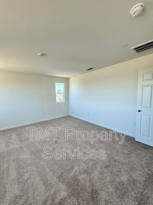 Building Photo - 1372 Redford Wy