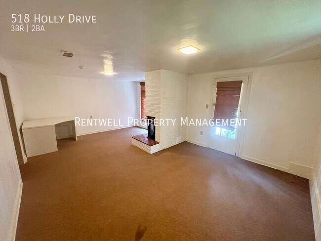Building Photo - 518 Holly Dr