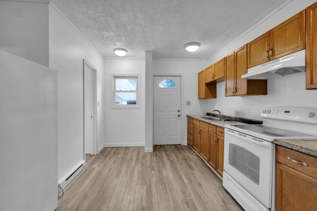Building Photo - Spacious 5-Bed Renovated Home with Modern ...