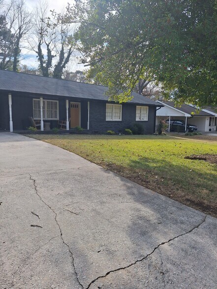 Building Photo - 1605 Brockett Rd