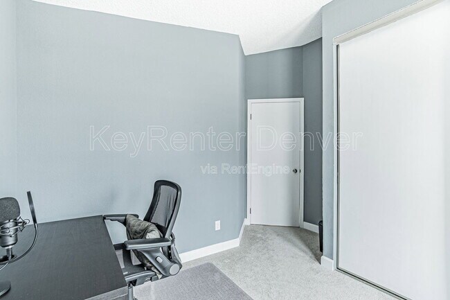 Building Photo - 18747 E Carmel Cir