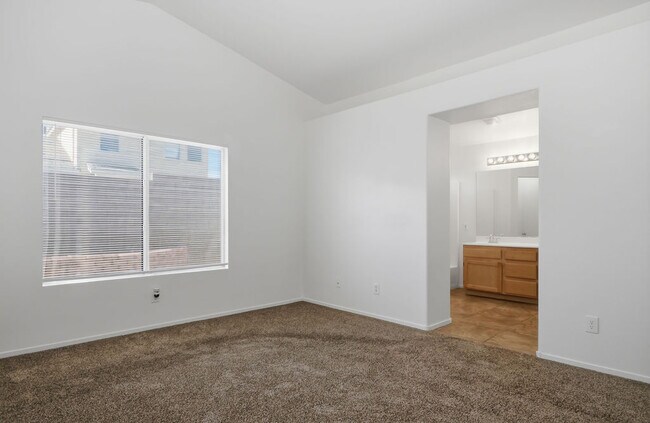 Building Photo - 641 Bent Grass Ave