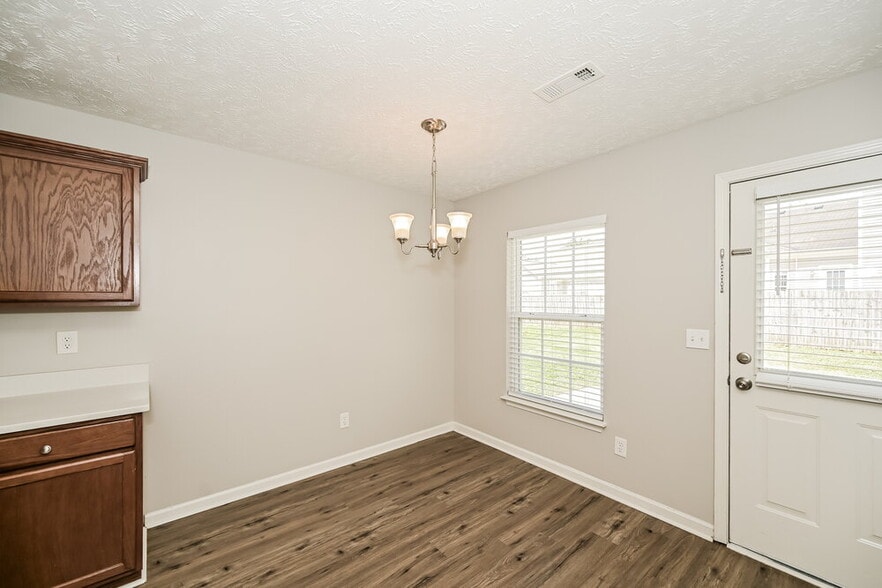 Building Photo - 4002 Deer Run Trace