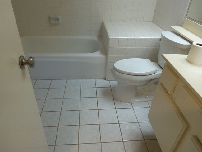 Building Photo - Remodeled 2-Bed, 2-Bath Condo with Garage ...