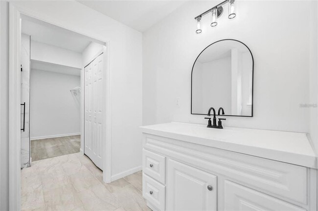 Building Photo - 1523 NE 1st Ave