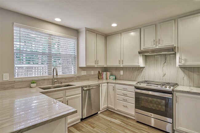 Building Photo - 38 E Gaslight Pl