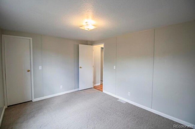 Building Photo - 1042 Smith Ave