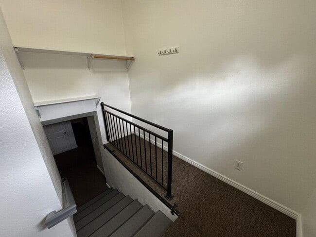 Building Photo - LEASING! Available September 1st!