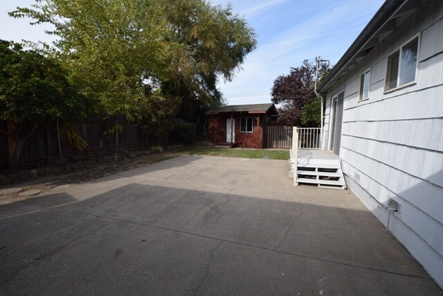 Building Photo - 5233 Columbine Way
