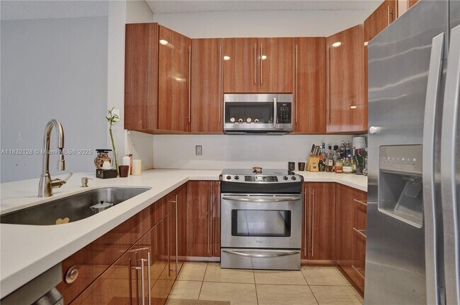 Building Photo - 930 Bluewood Terrace