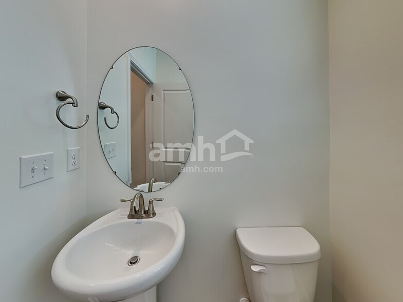 Building Photo - 3500 Lincoln Hts Ln