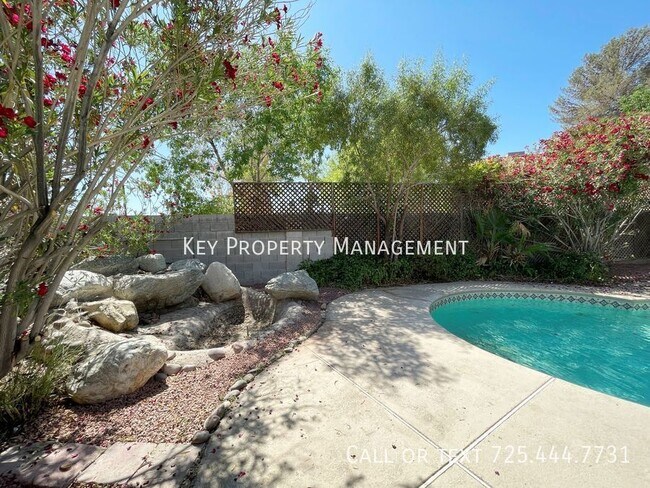 Building Photo - TWO STORY 4 BEDROOM WITH POOL NEAR SPRING ...