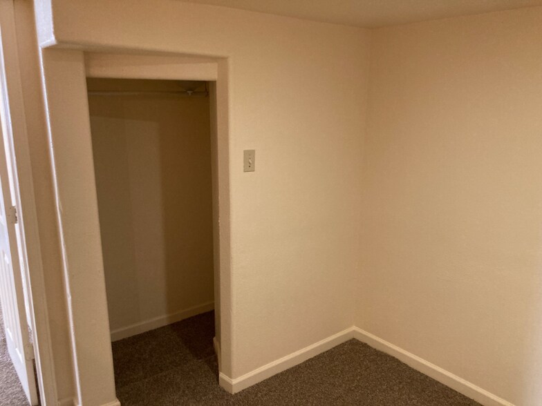 Building Photo - 630 E Boulder St