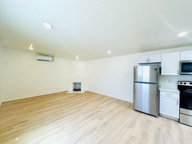 Building Photo - Modern Style Renovated 2 Bedroom with Wash...