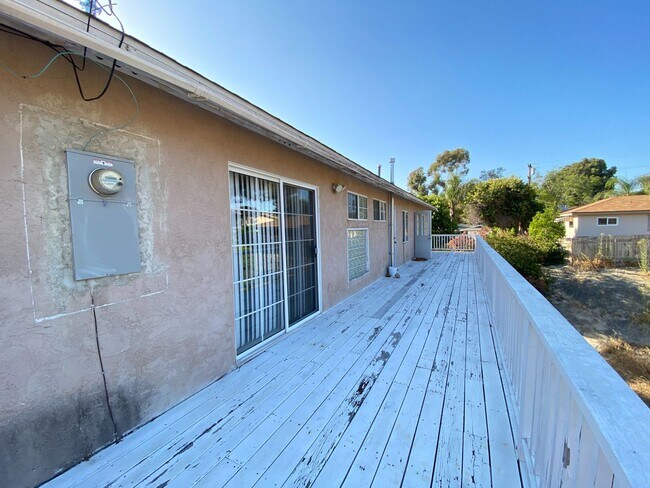 Building Photo - 7BD/3BA, Large Decks!