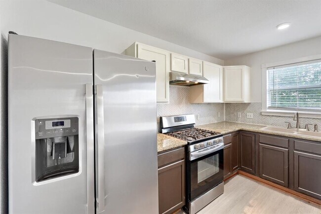 Building Photo - 184 Unity