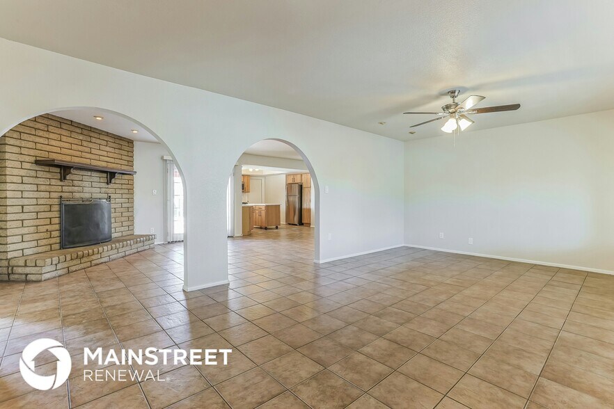 Building Photo - 2515 E Del Rio Dr