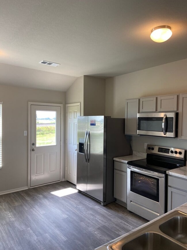 Building Photo - *Pre-leasing* Four Bedroom | Two Bath Home...